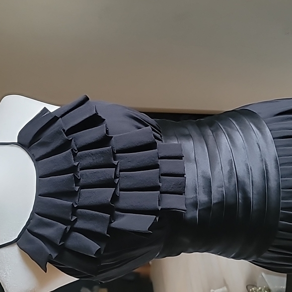 🖤 BCBG MAXAZRIA Silk Little Black Cocktail Dress - Picture 3 of 7